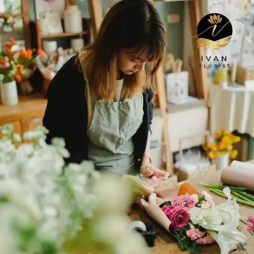 Rangkaian Bunga Delphinium dan Lilies Pink - Ivan Florist Jakarta